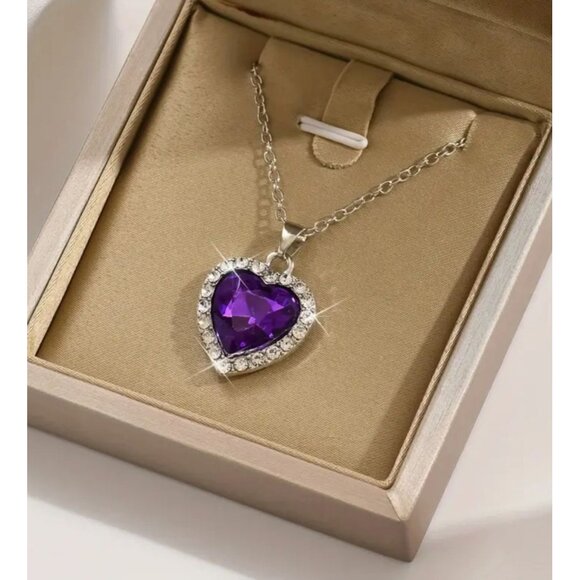 Heart Pendant Necklace - Elegant Rhinestone Gift - Picture 3 of 5